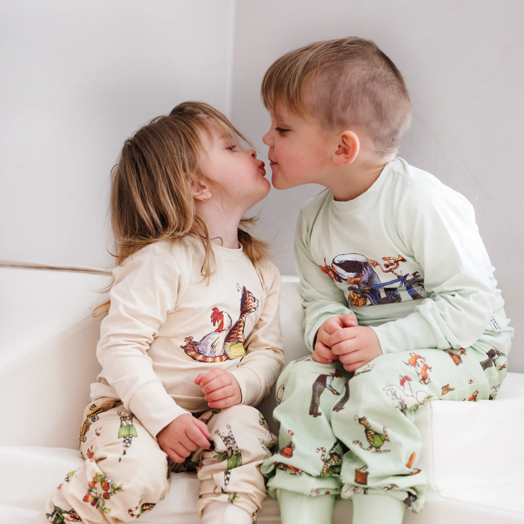 Barn Geggamoja Pyjamas Tvådelad<Pyjamas tvådelad Pettson och Findus Beige