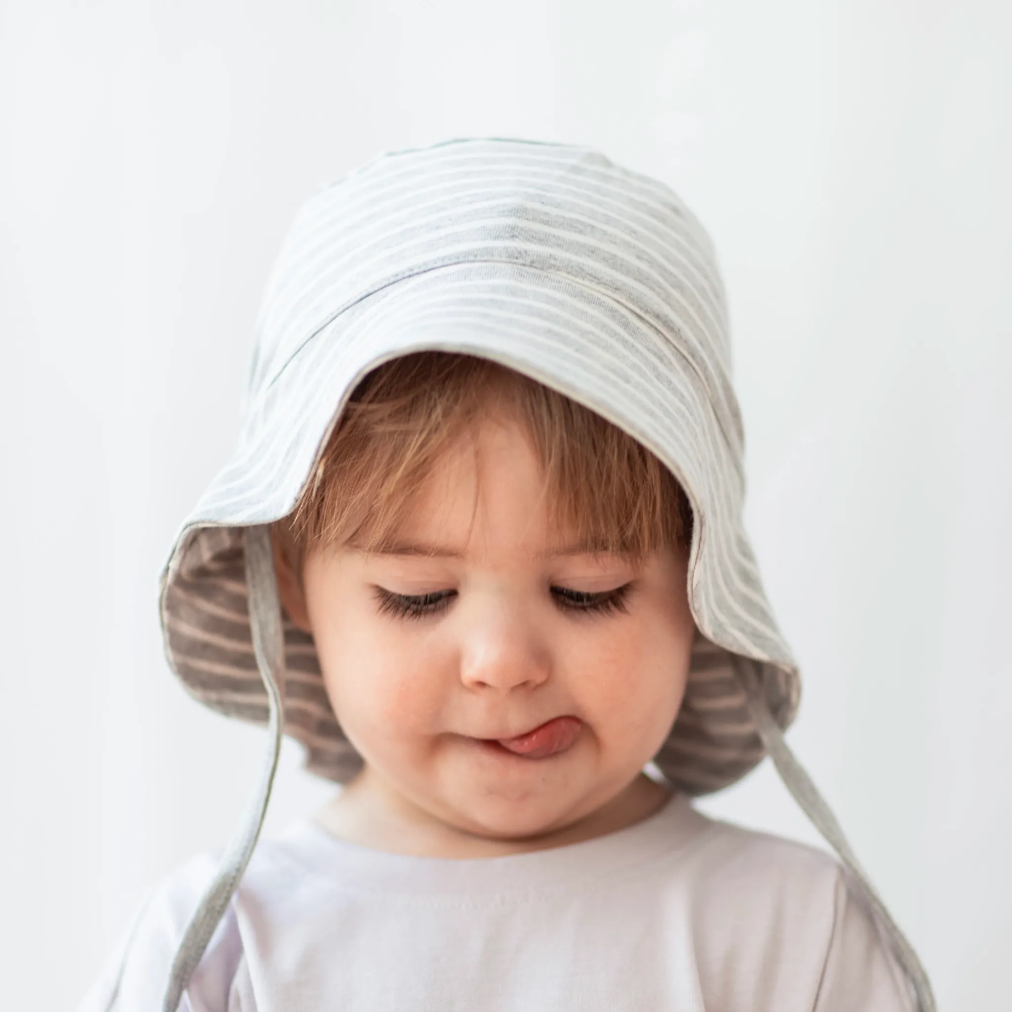 Barn Geggamoja Solhattar Och Kepsar|Bambukläder<UV-solhatt Bambu Bambu Classic Grå/Vit